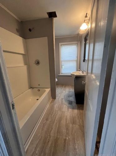 23 Bentley Ave, Norwich CT  06360-6901 exterior