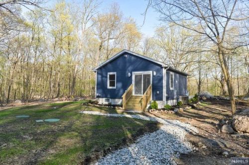 6 Stag Hill Rd, Mahwah NJ  07430-1034 exterior