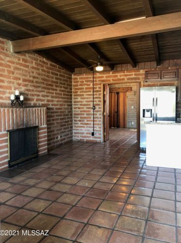 1322 Spring St, Tucson, AZ 85719-3326