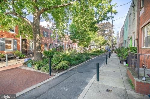 738 Medina St, Philadelphia PA  19147-5727 exterior