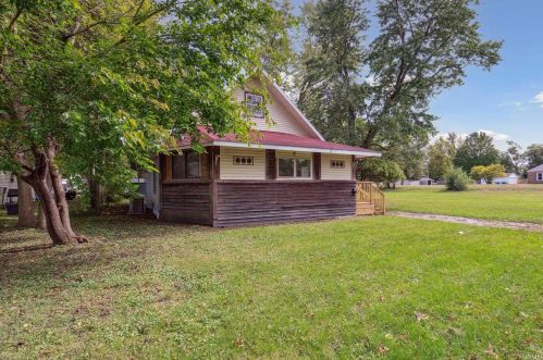 504 Delamatyr St, Bass Lake, IN 46534-1755