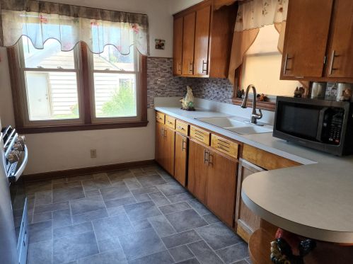 1720 Howard Ave, Milwaukee WI 53221-1043 exterior