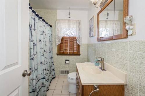 3825 Cranbrook Dr, Saint Paul MN 55110-4435 exterior