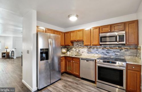 32 Servan Ct, Wilmington, DE 19805-2945