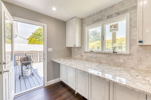 2381 Yorktown St, Rockville Centre NY  11572-1717 exterior