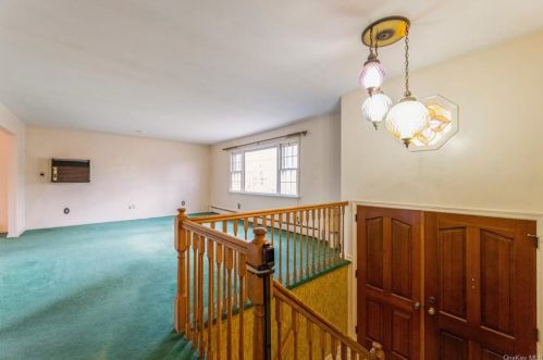 2 Buttonwood Ct, Congers, NY 10920-2102