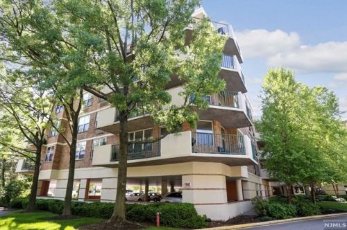 200 Grand Cove Way, Edgewater NJ  07020-7214 exterior