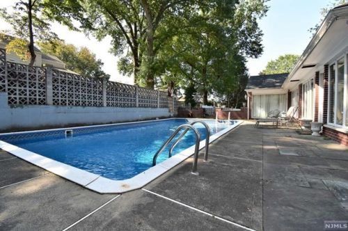 26 Elmwood Ter, Elmwood Park NJ  07407-1729 exterior