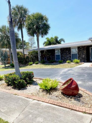1740 105th Ave, Hollywood, FL 33026-2838