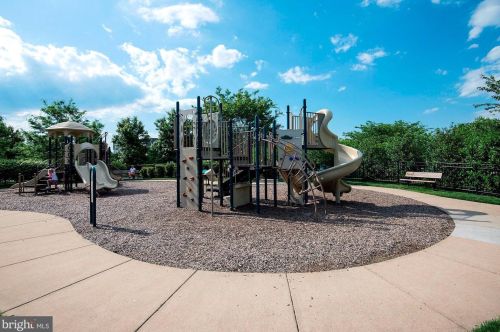 19376 Ml Dm Pl, Leesburg VA 20176-1637 exterior