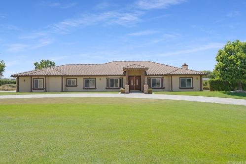 2612 Madison St, Riverside, CA 92504-4715