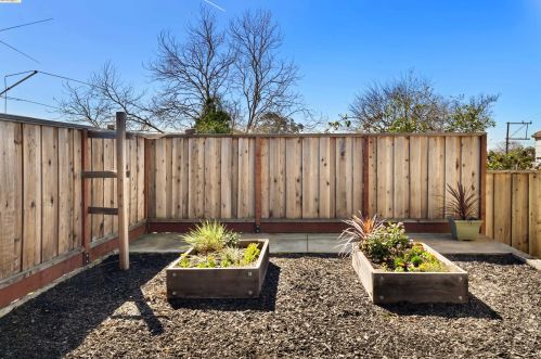 2624 77th Ave, Oakland CA  94605-2814 exterior