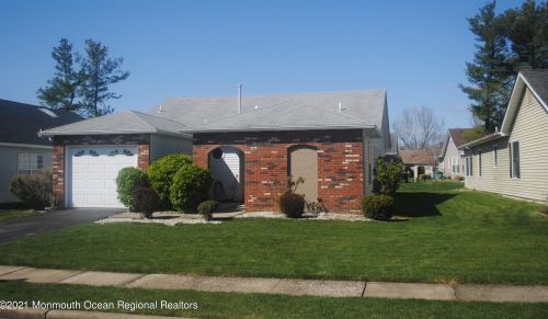 106 Mansfield Dr, Bricktown, NJ 08724-4907