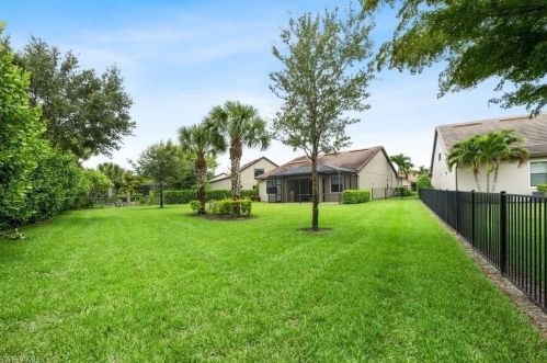 16133 Camden Lakes Cir, Naples FL  34110-2880 exterior