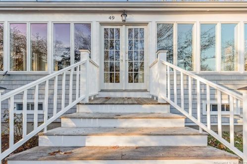 49 Marva Ln, Stamford, CT 06903-4938