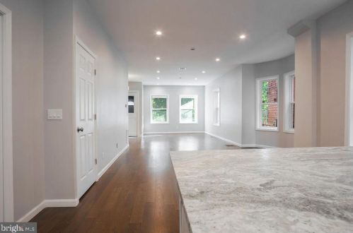 1054 Stuyvesant Ave, Trenton NJ  08618-4123 exterior