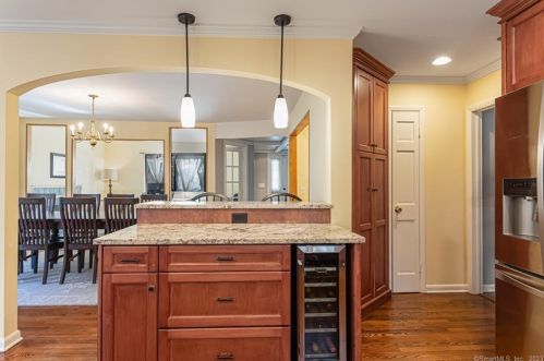 46 Merriland Rd, Stamford CT  06903-1717 exterior