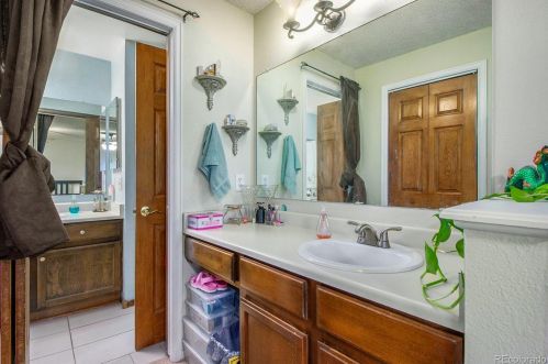 4050 Espana Way, Denver CO 80015-5803 exterior