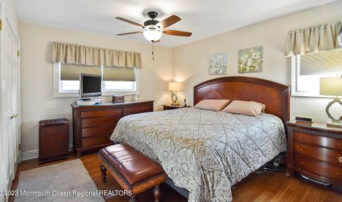 16 Galway Dr, Hazlet NJ  07730-1112 exterior