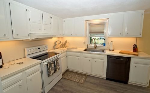 19 Grandview Dr, Plymouth, MA 02360-4526