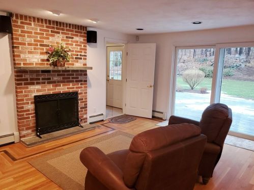 19 Ducarl Dr, Lincoln RI  02865-1320 exterior