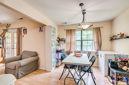 1511 Green Hollow Dr, Iselin NJ  08830-2946 exterior