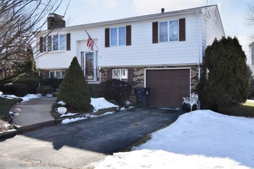 19 Alfred Dr, Providence, RI 02911-2444