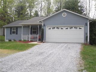 240 Forest Park Dr, Hendersonville, NC 28792-8307