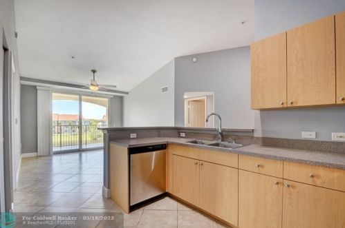 918 Villa Cir, Boynton Beach FL  33435-8921 exterior