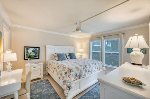 335 8th Ave, Naples FL  34102-6803 exterior