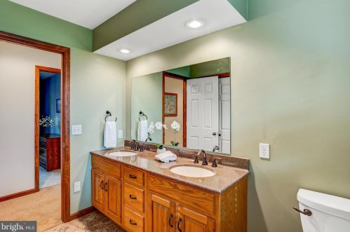 75 Maple Ave, Bareville PA  17540-9602 exterior