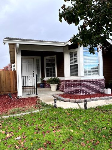 233 O St, Lathrop CA  95330-9661 exterior