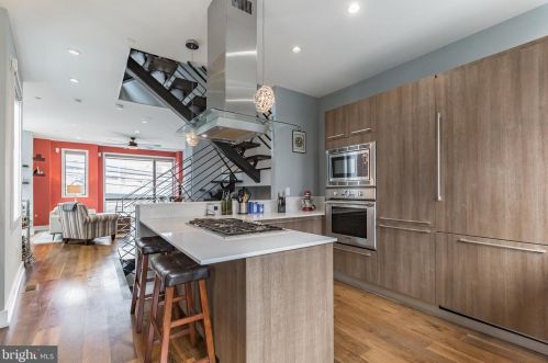 310 Fairmount Ave, Philadelphia PA  19123-2931 exterior