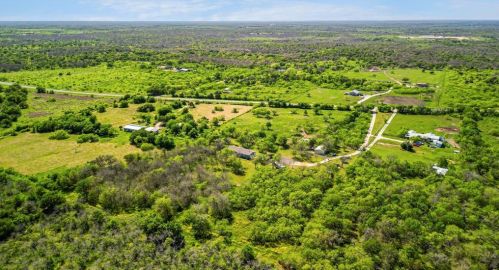 381 Fm 86, Red Rock, TX 78662-2690