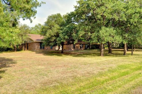 765 Carol Ln, Burleson, TX 76028-2233