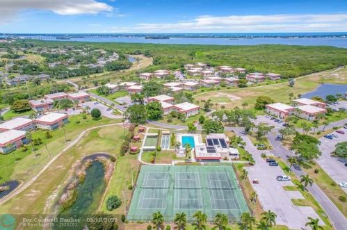 89 Crooked Tree Ln, Vero Beach, FL 32962-3017