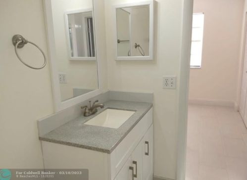 319 106th Ter, Hollywood FL  33026-3928 exterior