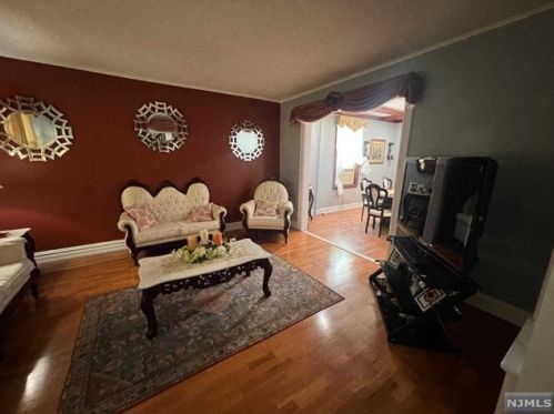 409 Park Ave, Fairview NJ  07022-1116 exterior