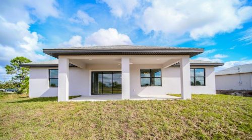 533 Allison St, Lehigh Acres, FL 33974-5557