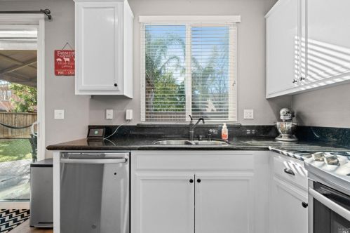 7018 Westminster Ct, Vacaville CA  95687-8254 exterior