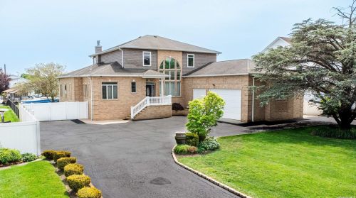 291 Willetts Ln, West Islip, NY 11795-4616
