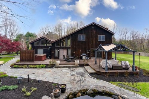 1 Sunrise Ln, Northville, CT 06776-3641