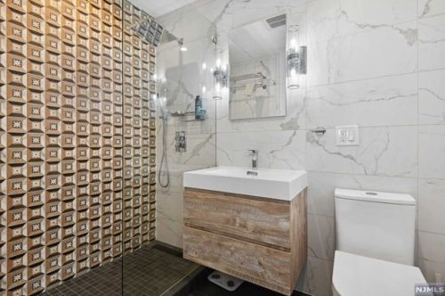 1 Springwood Ter, Kinnelon NJ  07405-2166 exterior