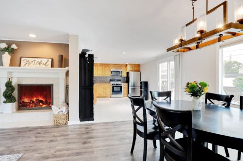 6 Hayuta Ct, Holtsville NY  11742-1206 exterior