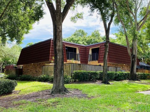 2734 5th Ct, Palm Harbor, FL 34684-3820