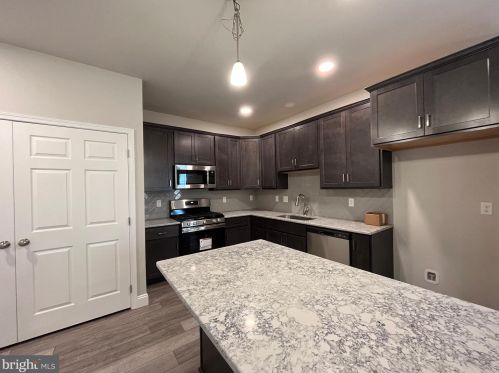 231 Sunglo Dr, Dauberville, PA 19533-8673