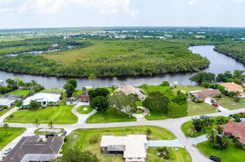 758 Hidden River Dr, Fort Pierce, FL 34983-2776