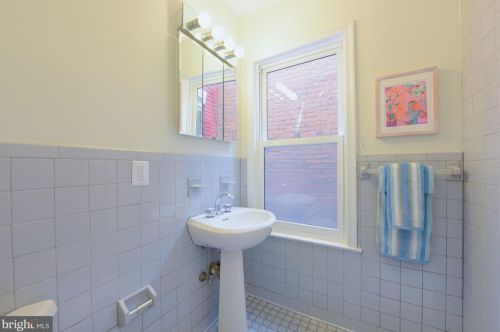 23 7 St, Washington DC 20003-4419 exterior