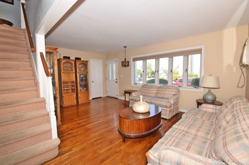 3971 Florence Rd, Seaford, NY 11783-1141