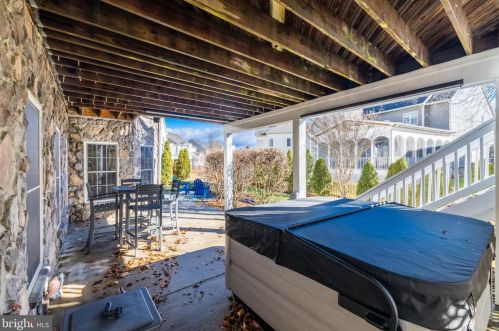 43331 Riverpoint Dr, Leesburg VA 20176-1296 exterior